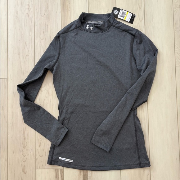 under armour top - Picture 1 of 3